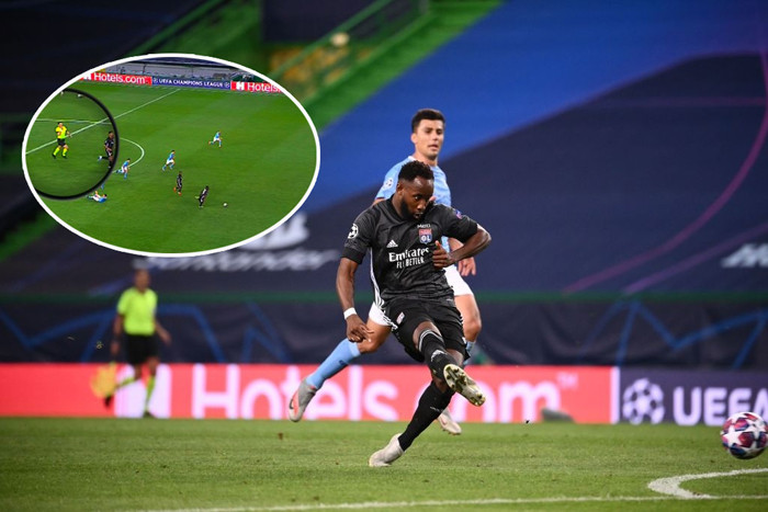 Dembe bị cáo buộc đã phạm lỗi trước khi ghi bàn