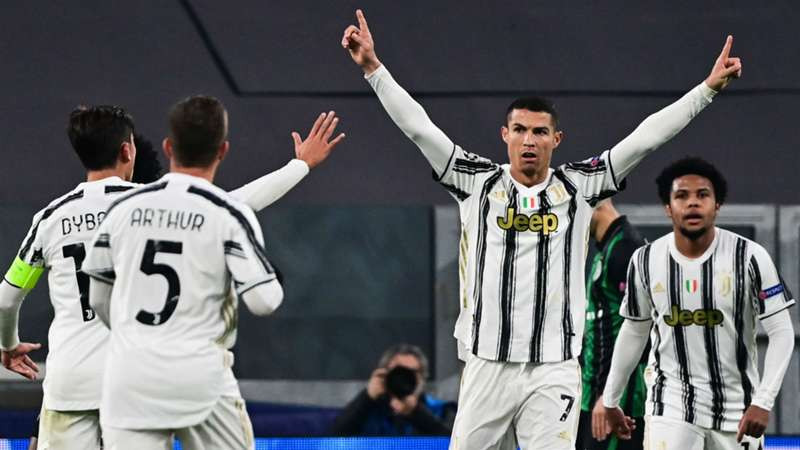 Kết quả Champions League hôm nay: Ronaldo và Messi dắt tay nhau đi tiếp 