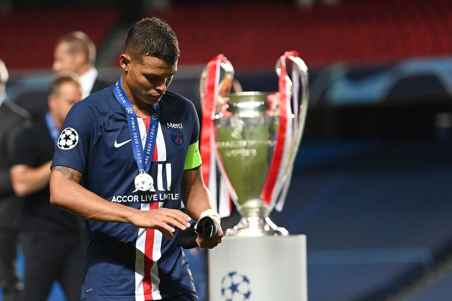Thiago Silva sẽ đến Chelsea.