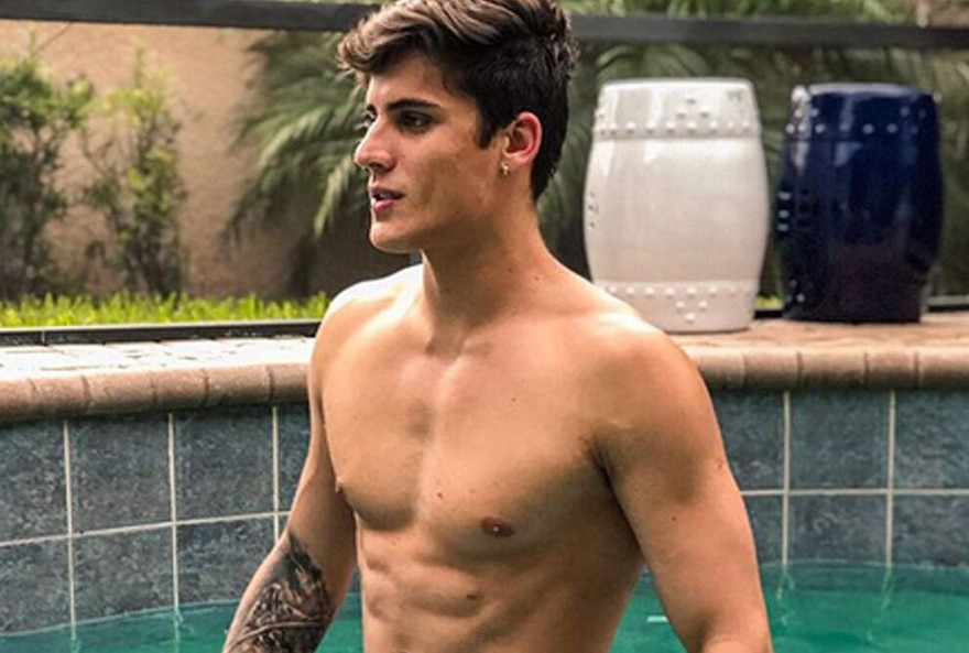 Tiago Ramos có thân hình tuyệt đẹp.