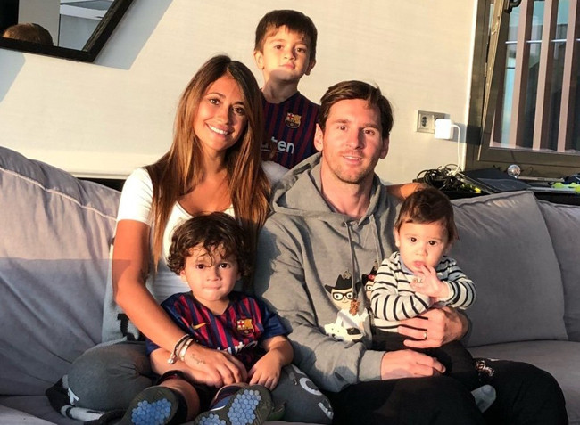 Messi mủi lòng trước sự níu kéo của gia đình