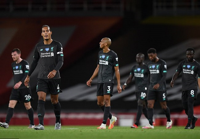 Những sai lầm liên tiếp của hàng thủ đã khiến Liverpool phải nhận thất bại ở Emirates