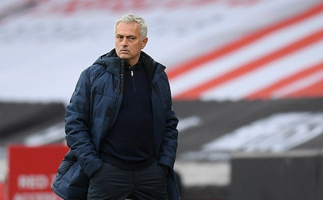 Jose Mourinho không hài lòng với phán quyết của CAS và UEFA.