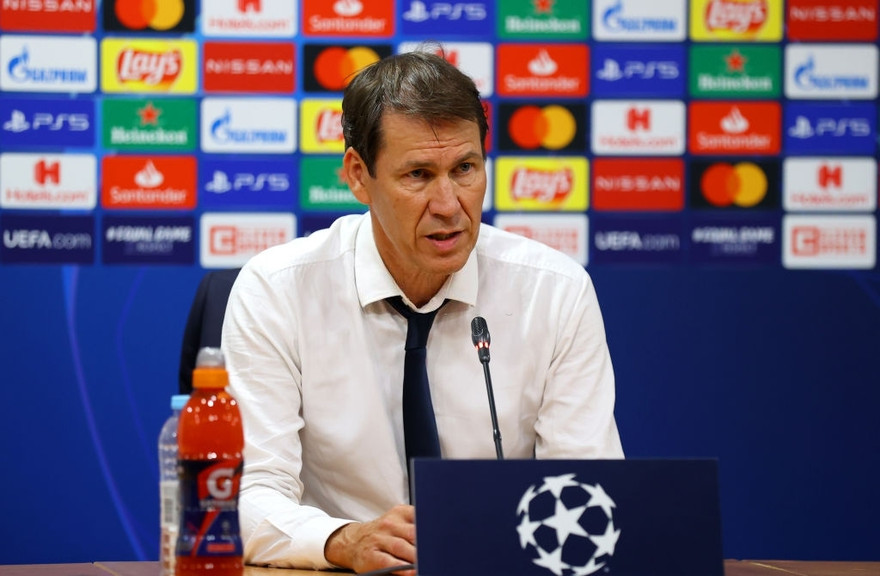 HLV Lyon, Rudi Garcia trong cuộc họp báo sau trận đấu.