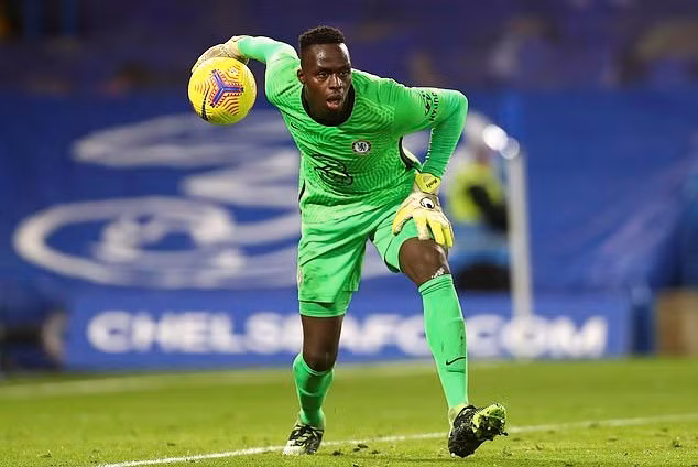 Edouard Mendy giúp Chelsea tránh khỏi những bàn thua không đáng có.