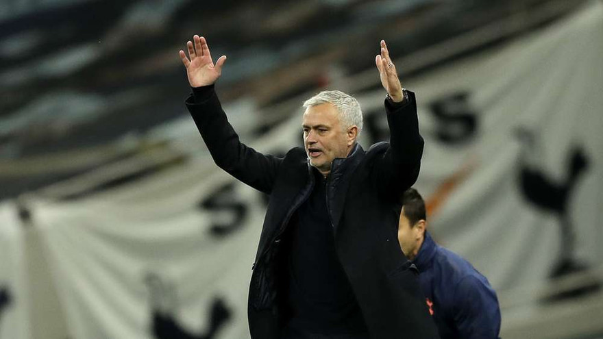 Jose Mourinho thất vọng vì Tottenham mất điểm phút chót.