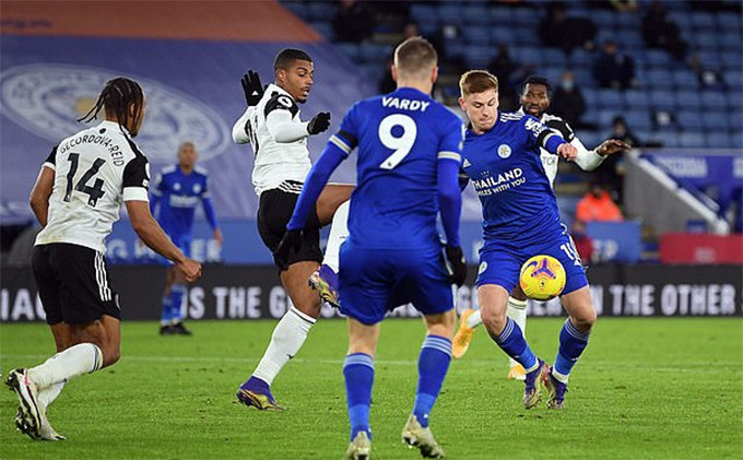 Thua sốc Fulham, Leicester lỡ cơ hội vào top 3