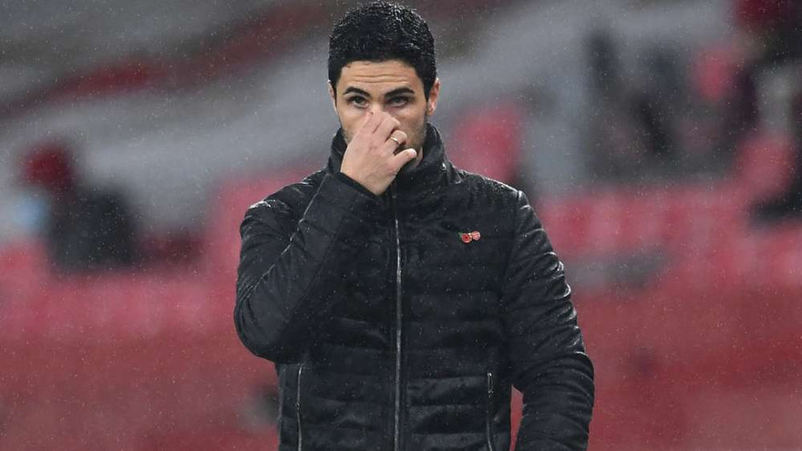 HLV Mikel Arteta bực bội sau trận thua Aston Villa.