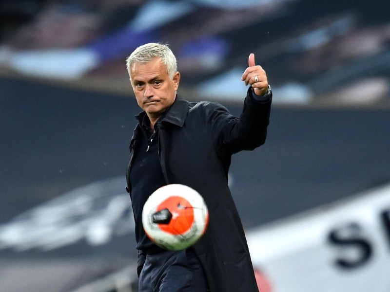 Jose Mourinho không hài lòng với các trọng tài.