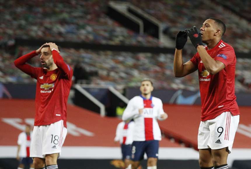 Martial sút ra ngoài khó tin, M.U thảm bại trên sân nhà