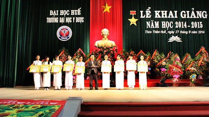 Dạ Hương chung sức cùng nữ sinh ĐH Y - Dược Huế