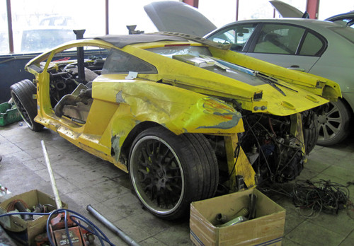  Hiện trạng tan nát của siêu xe Gallardo từng lăn bánh ở Vũng Tàu. Quá trình tháo gỡ thực hiện tại một garage Hà Nội.