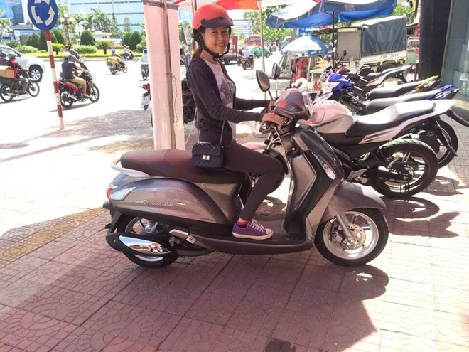  Những nữ khách hàng đầu tiên sở hữu Yamaha Nozza Grande.