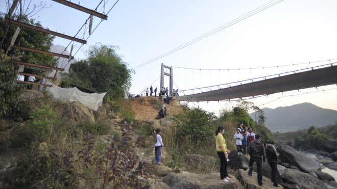 Cầu treo Chu Va 6 sập không phải do quá tải. Ảnh: hoàng anh