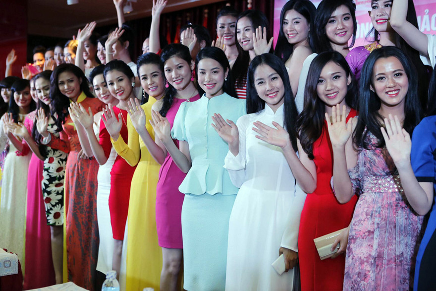 Những thí sinh vào Vòng Chung khảo khu vực phía Nam Hoa hậu Việt Nam 2014. Ảnh Hồng Vĩnh.