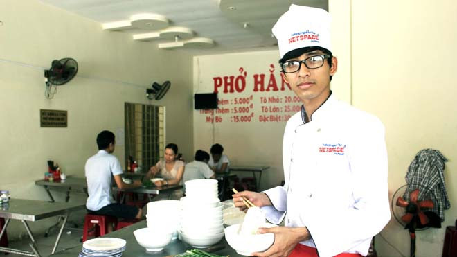 Ông chủ 9x Hồ Lê Minh Trí. Ảnh: Cát Hiền 