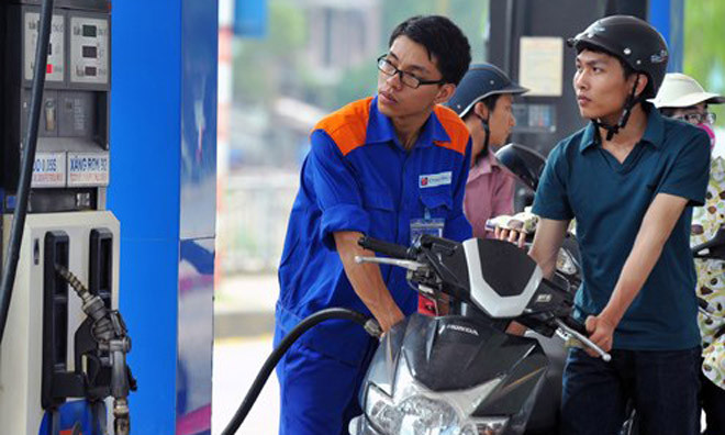 Giá xăng giữ nguyên, còn giá dầu tiếp tục giảm. Ảnh; Vnexpress.