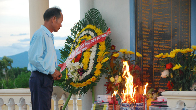 Ông Lê Kim Dĩ ở Nghĩa trang miền Nam