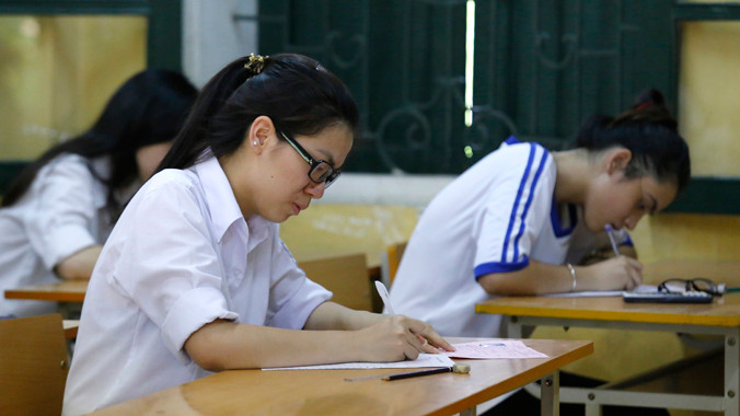 GS Nguyễn Tiến Dũng cho rằng việc đổi mới ra đề thi sẽ không làm giảm được chuyện gian lận, quay cóp (Ảnh minh họa thi tốt nghiệp THPT năm 2014 tại Trường THPT Quang Trung - Hà Nội). Ảnh: Như Ý