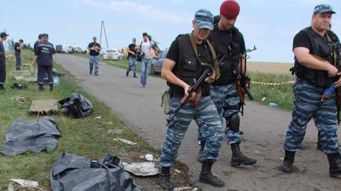 Chiến sự lại bùng nổ khi hiện trường vụ máy bay bị bắn rơi chưa được điều tra xong. Ảnh: Itar-Tass