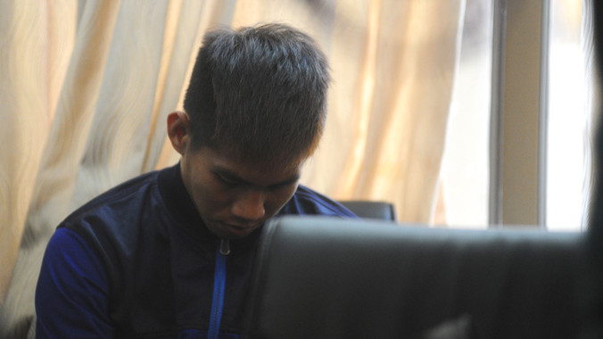 Long Giang cúi đầu tại cơ quan điều tra. Ảnh: VSI