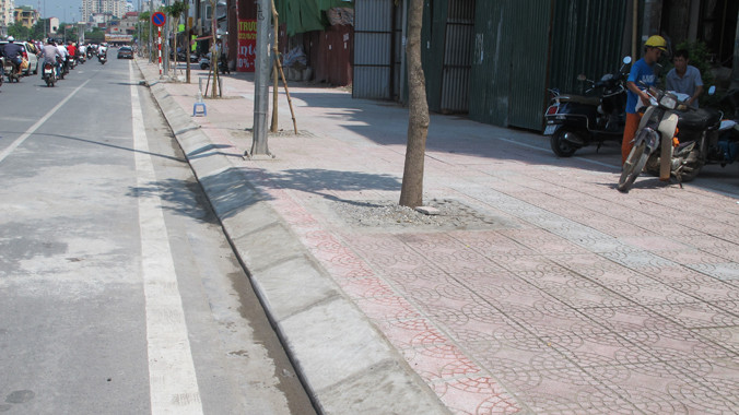 Vỉa hè Ô Chợ Dừa - Hoàng Cầu đã được sửa lại