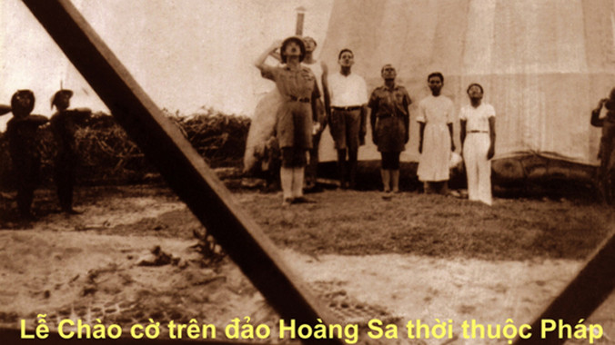 Lễ chào cờ trên đảo Hoàng Sa thời thuộc Pháp