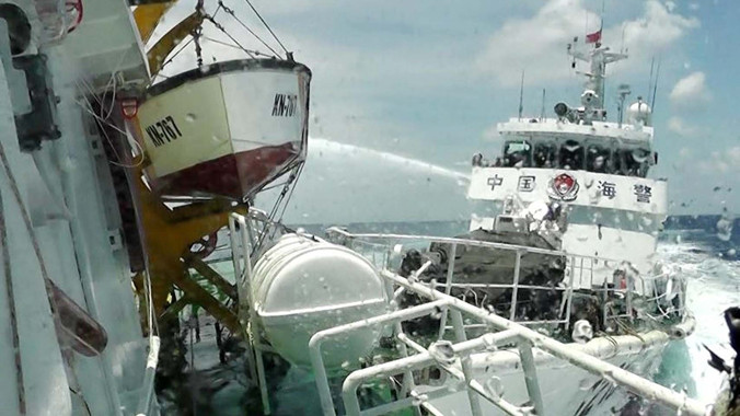 Trung Quốc đâm tàu của Việt Nam. Ảnh: Nguyễn Huy 