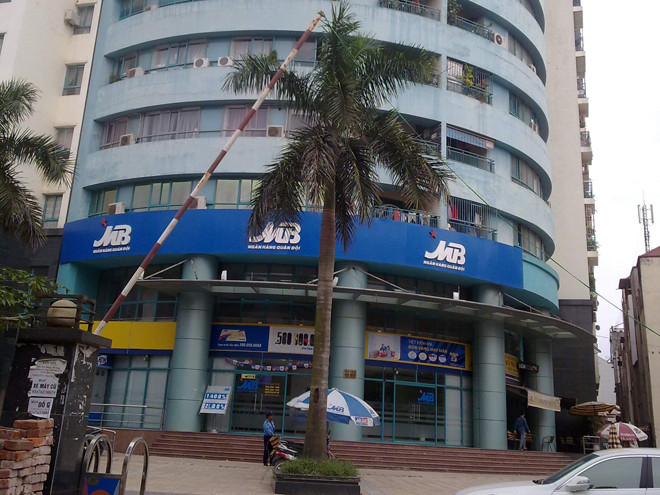 Nhiều hộ dân tại chung cư 151A Nguyễn Đức Cảnh (Hà Nội) gần chục năm chờ sổ đỏ do vi phạm của chủ đầu tư. Ảnh: Tuấn Minh