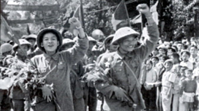 Đoàn quân chiến thắng tiếp quản Thủ đô