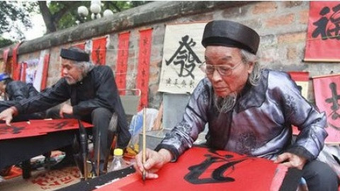 “Ông đồ” bám vỉa hè