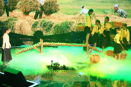 Vì sao sân khấu The Voice Kid bị sập?