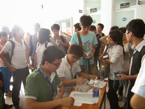 Hiện trạng thất nghiệp đã tác động không nhỏ đến xu hướng chọn trường của thí sinh. 