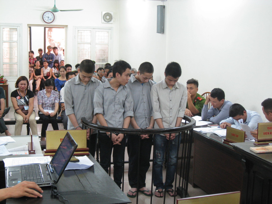 Các bị cáo trong phiên xử. Ảnh: BH