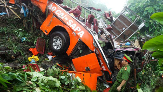 Chiếc xe khách vỡ tan dưới vực sâu