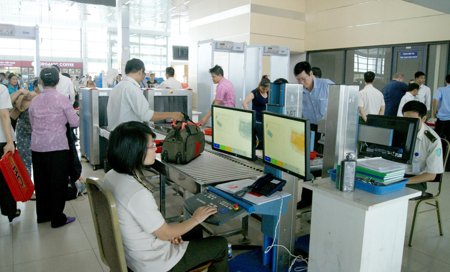 Hành khách đã mua vé máy bay nhưng không đi, huỷ vé dù không sử dụng dịch vụ sân bay nhưng không được các hãng trả lại khoản phí thu hộ này.