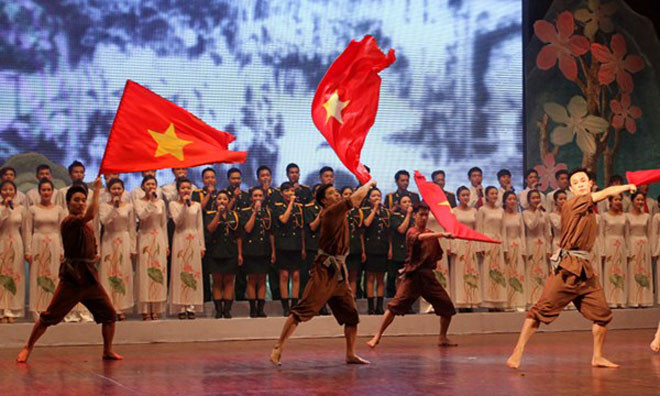 Một tiết mục trong chương trình giao lưu văn nghệ. Ảnh: Xuân Tùng.