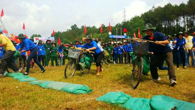 Khí thế hào hùng của chiến dịch Điện Biên năm xưa được tái hiện sinh động tại Hội trại. Ảnh: D.T.T