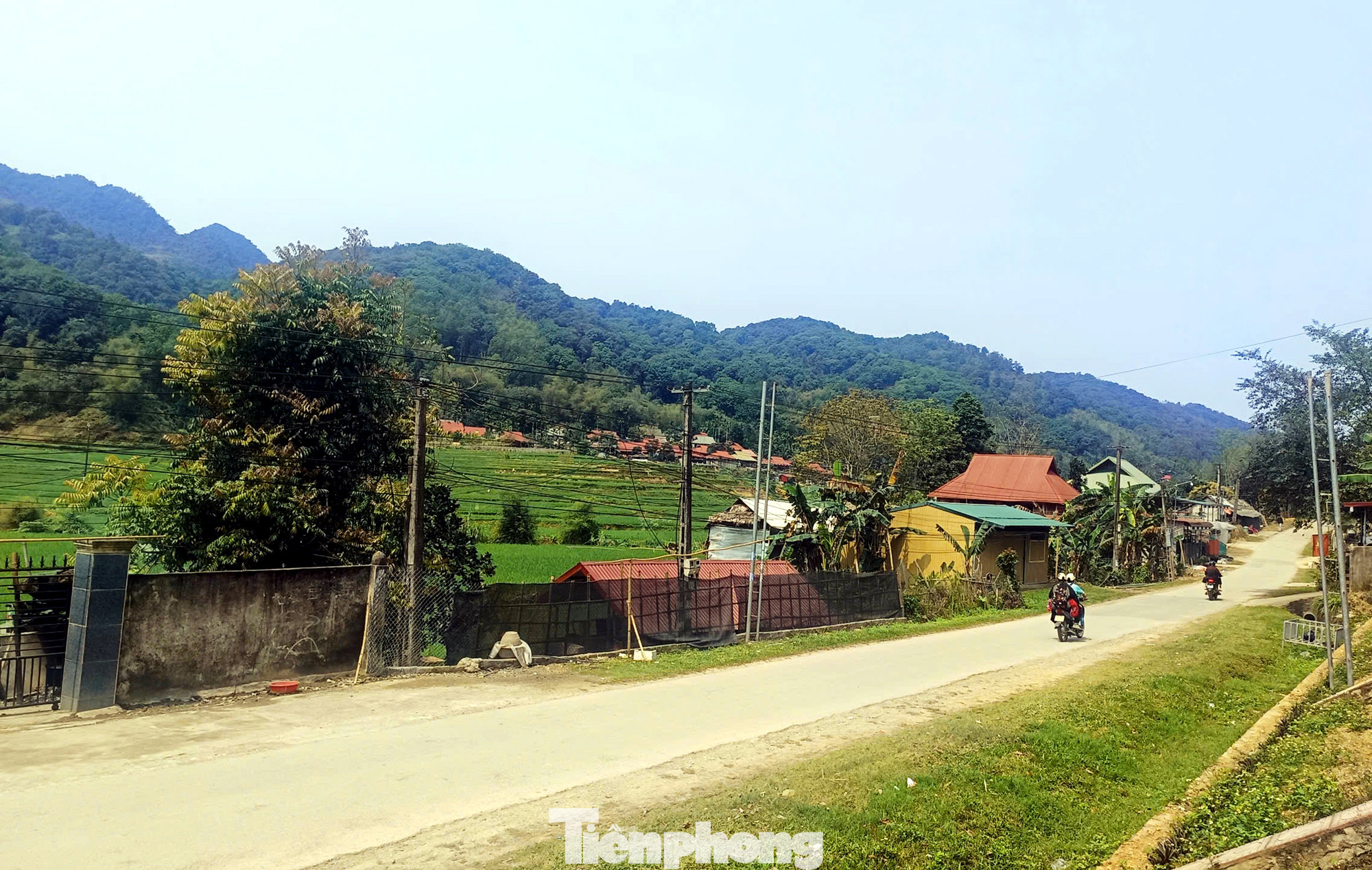 Trục đường chính dẫn vào xã Lũng Cao (Bá Thước, Thanh Hóa) Trục đường chính dẫn vào xã Lũng Cao (Bá Thước, Thanh Hóa)