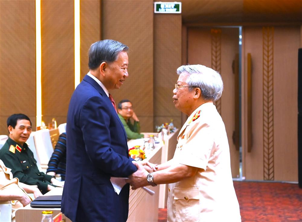 Tổng Bí thư Tô Lâm gặp mặt cán bộ công an chi viện chiến trường miền Nam thời kỳ kháng chiến chống Mỹ cứu nước, tháng 4/2025 (Ảnh: BCA).