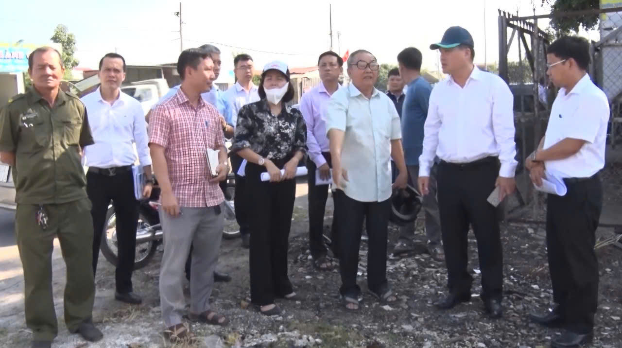 Đoàn công tác Thành ủy Biên Hòa vận động các hộ dân bàn giao mặt bằng cho dự án Đoàn công tác Thành ủy Biên Hòa vận động các hộ dân bàn giao mặt bằng cho dự án