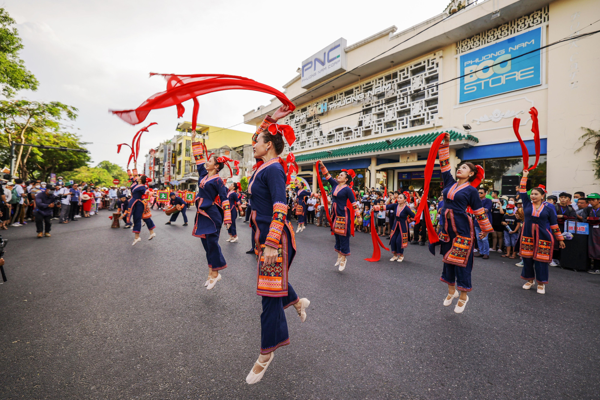 Đoàn nghệ thuật dân tộc tỉnh Lào Cai