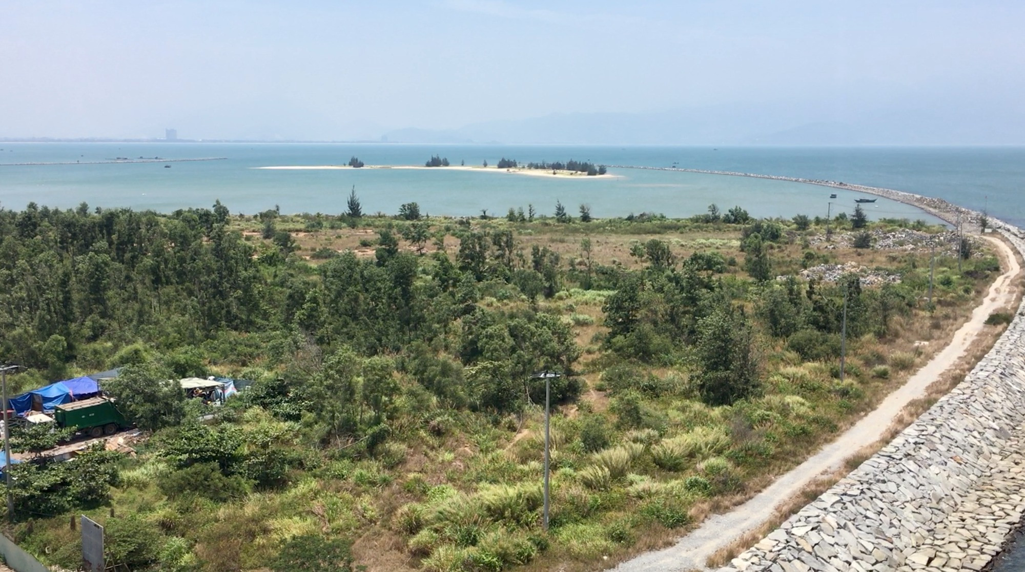 Dự án khu đô thị Đa Phước bỏ hoang nhiều năm ở Đà Nẵng. Dự án khu đô thị Đa Phước bỏ hoang nhiều năm ở Đà Nẵng.