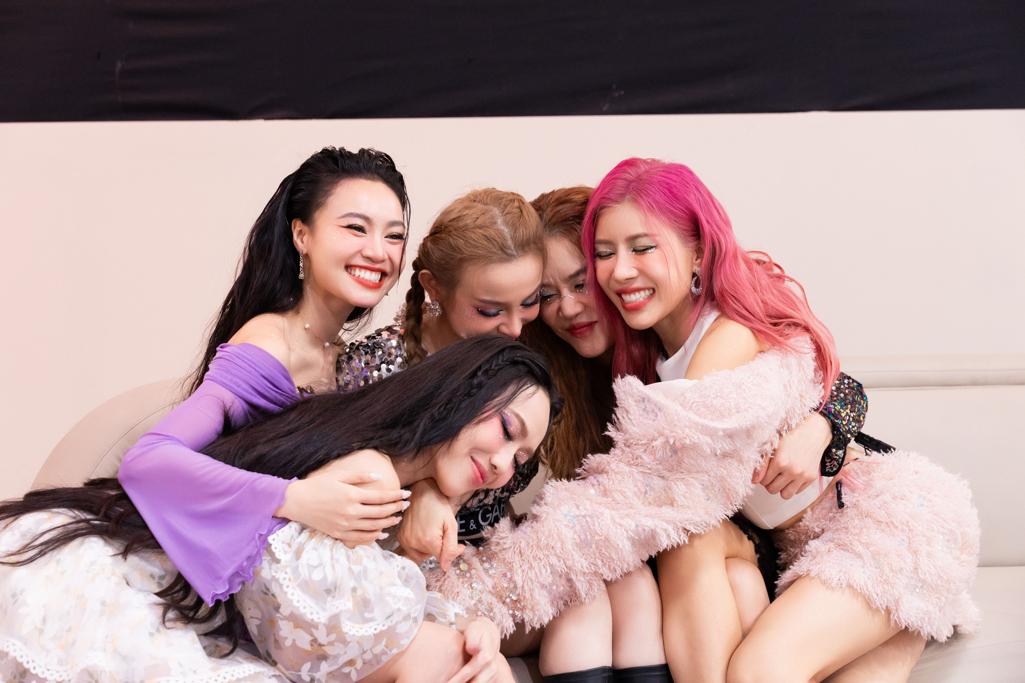 Đội Thu Phương bảo toàn được lực lượng sau công diễn 4. Ảnh: BTC Đội Thu Phương bảo toàn được lực lượng sau công diễn 4. Ảnh: BTC