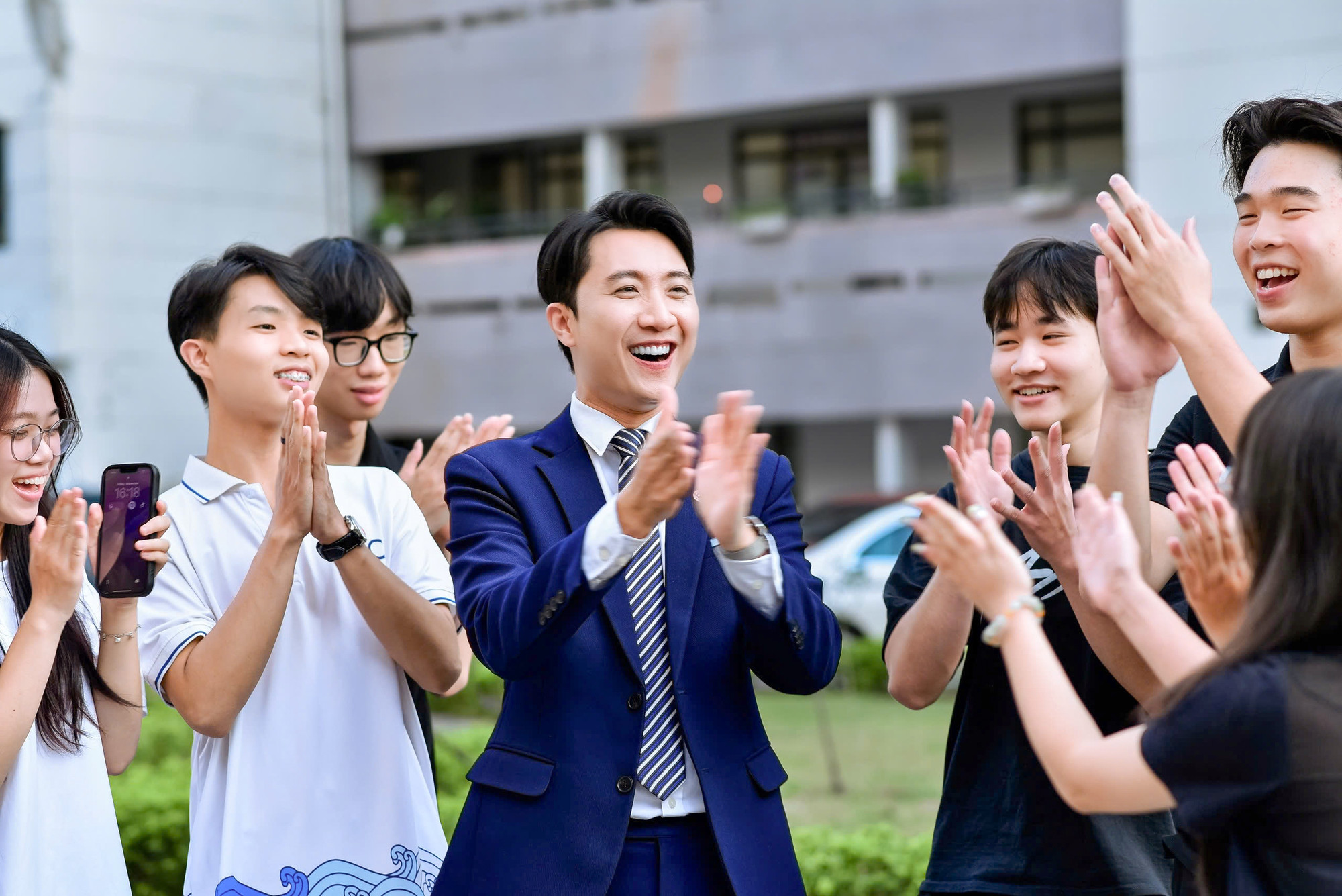 Tiến sĩ Hoàng Anh Duy từng học tại Trường Đại học Ngoại thương; Đại học Leicester (Anh quốc); Đại học Tổng hợp Bang California, Fullerton (CSUF) (Mỹ)… Tiến sĩ Hoàng Anh Duy từng học tại Trường Đại học Ngoại thương; Đại học Leicester (Anh quốc); Đại học Tổng hợp Bang California, Fullerton (CSUF) (Mỹ)…