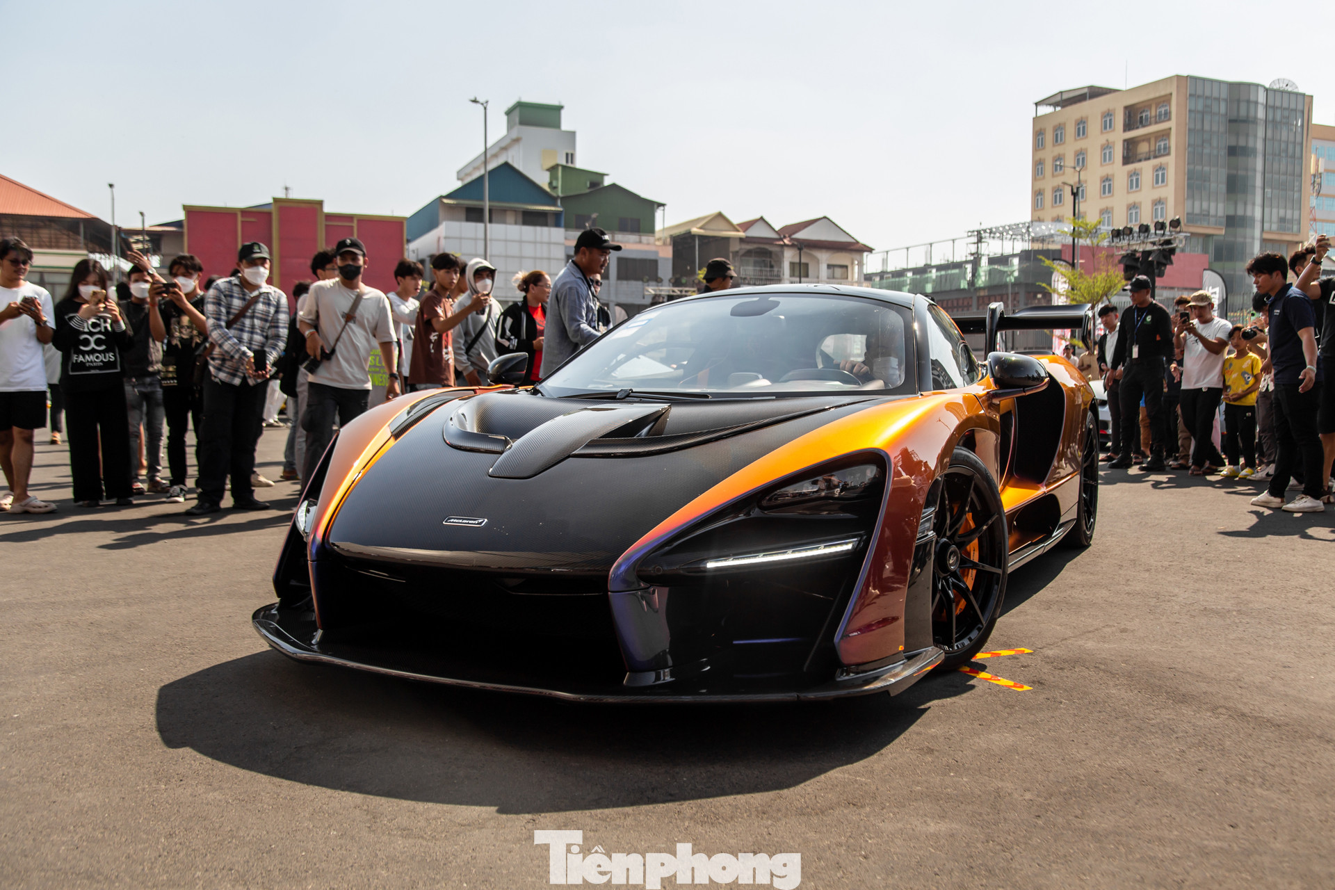 Chiếc McLaren Senna của một người chơi xe tại Việt Nam cũng góp mặt.
