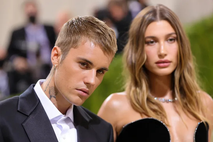 Hailey Bieber nói chán ngấy trước những tin đồn mang thai. Hailey Bieber nói chán ngấy trước những tin đồn mang thai.
