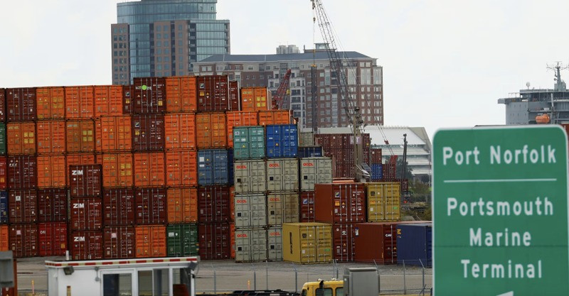 Reuters cho rằng cuộc chiến thuế quan đang gây thiệt hại 34 tỷ USD.