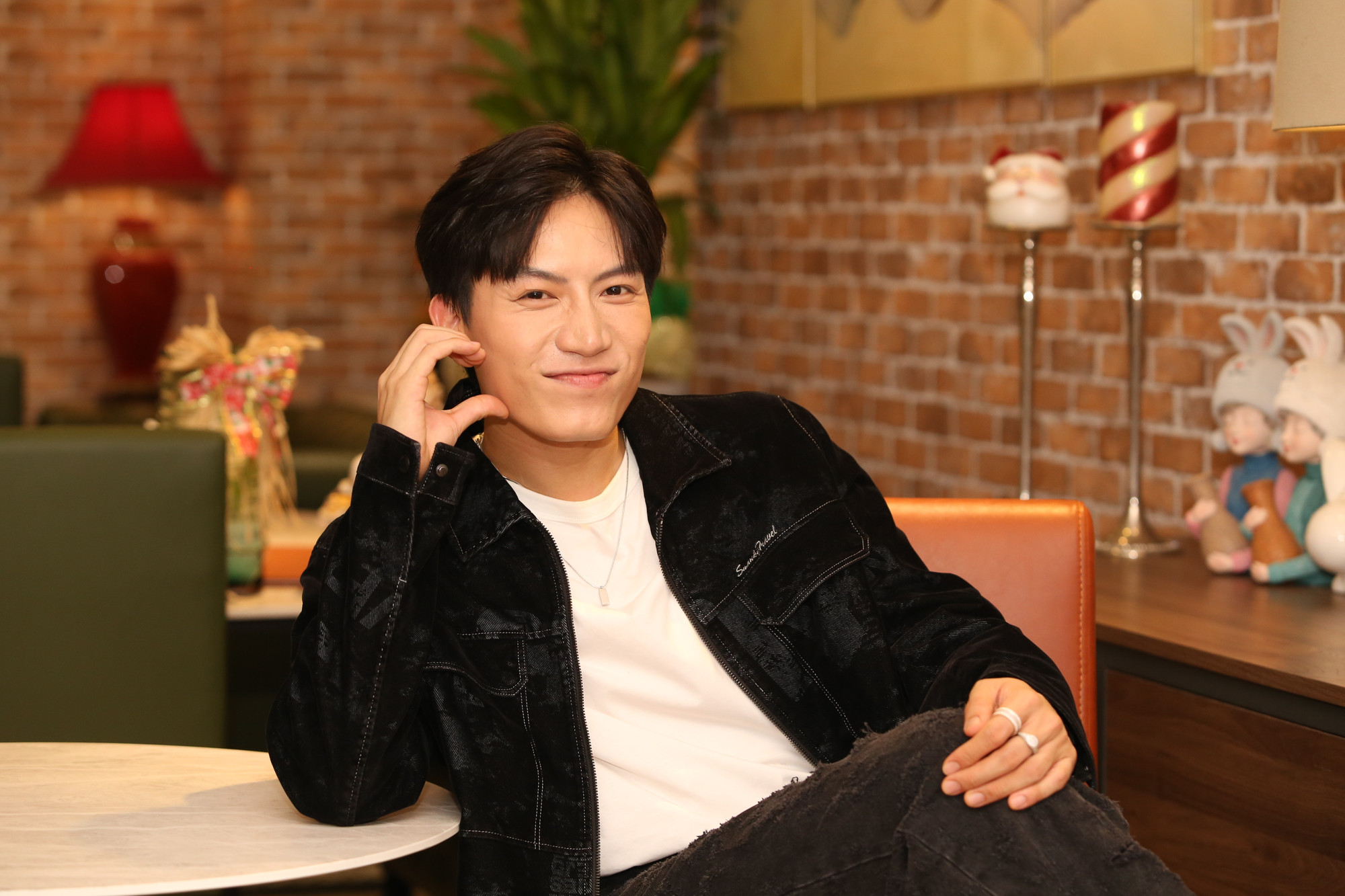 Anh Tú nhận được nhiều sự quan tâm khi trở thành quán quân The Masked Singer. Anh Tú nhận được nhiều sự quan tâm khi trở thành quán quân The Masked Singer.