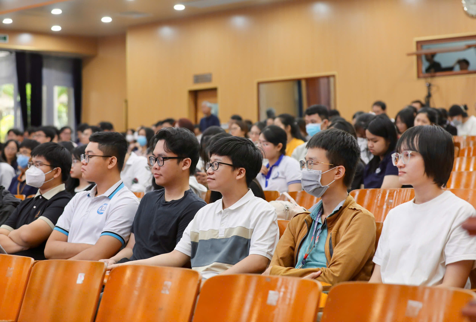 Hội thảo với chủ đề: “Thuốc giả - hệ lụy thật: Giải pháp nào ngăn chặn” thu hút sự tham gia của đông đảo nhà khoa học, cơ quan chức năng, công ty dược, sinh viên, giảng viên... Hội thảo với chủ đề: “Thuốc giả - hệ lụy thật: Giải pháp nào ngăn chặn” thu hút sự tham gia của đông đảo nhà khoa học, cơ quan chức năng, công ty dược, sinh viên, giảng viên...